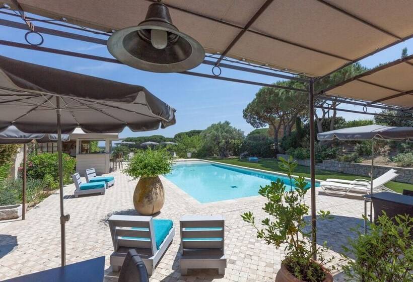 Отель Auberge De L Oumède