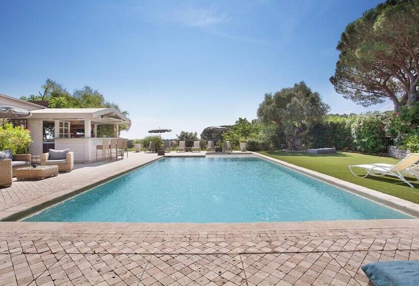 Отель Auberge De L Oumède