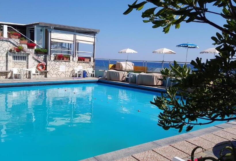 ホテル Bianca Maria