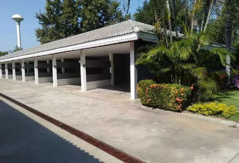 هتل Bypass And Resort