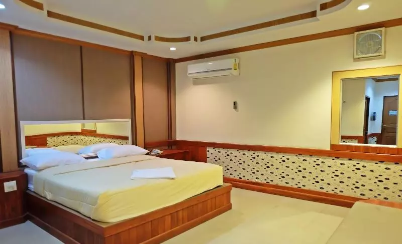 هتل Bypass And Resort