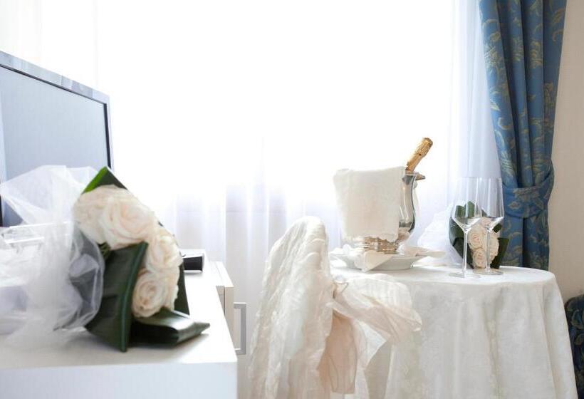 ホテル Ristorante Grappolo D Oro