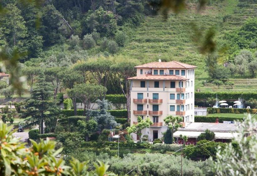 ホテル Ristorante Grappolo D Oro