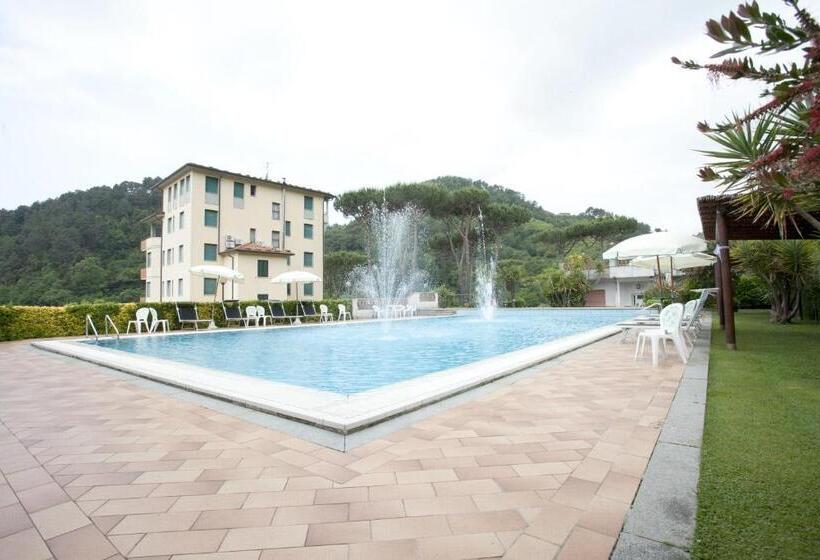 ホテル Ristorante Grappolo D Oro