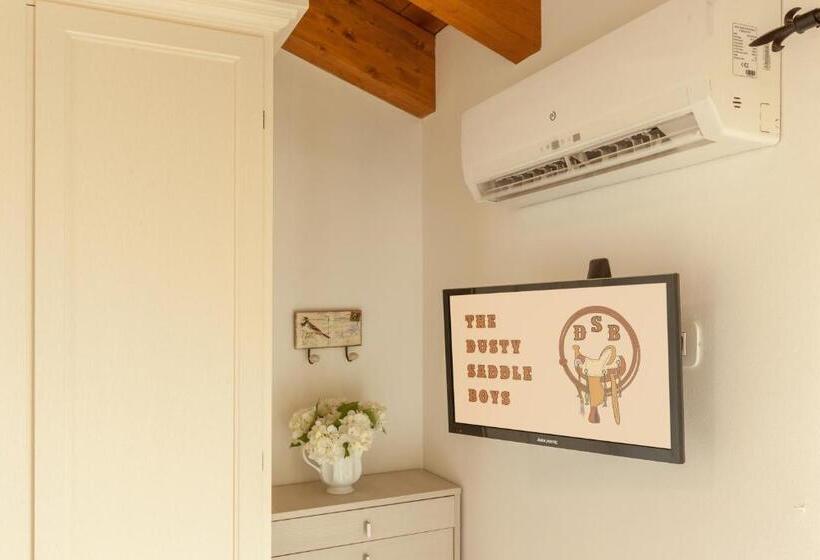 تختخواب و صبحانه Mums B And B   Colonnina Elettrica