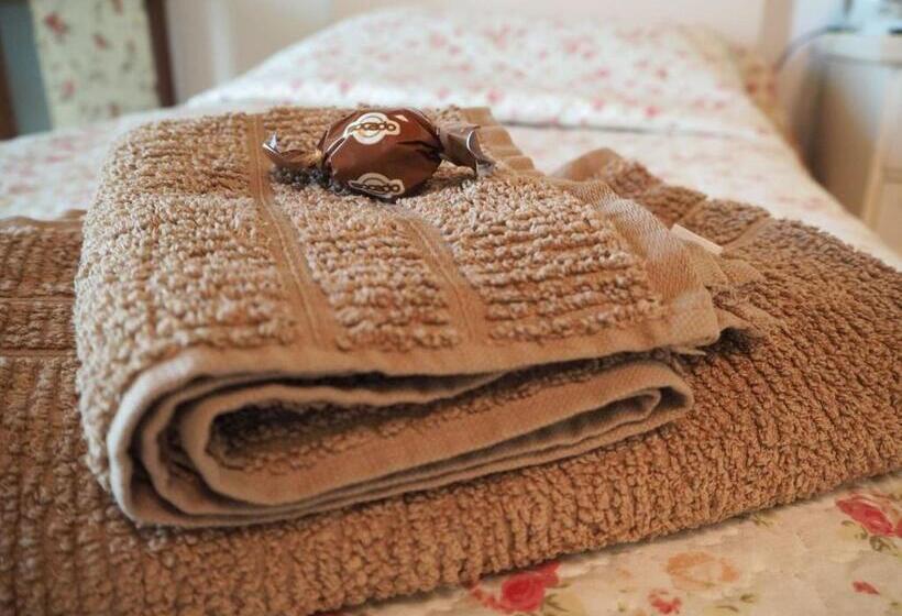 تختخواب و صبحانه Mums B And B   Colonnina Elettrica