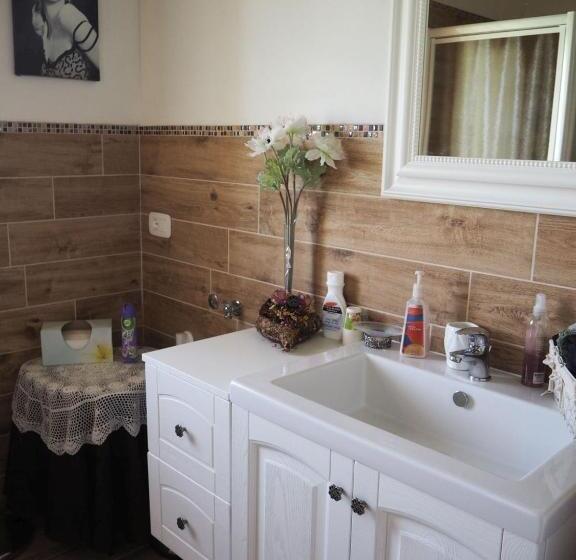 تختخواب و صبحانه Mums B And B   Colonnina Elettrica