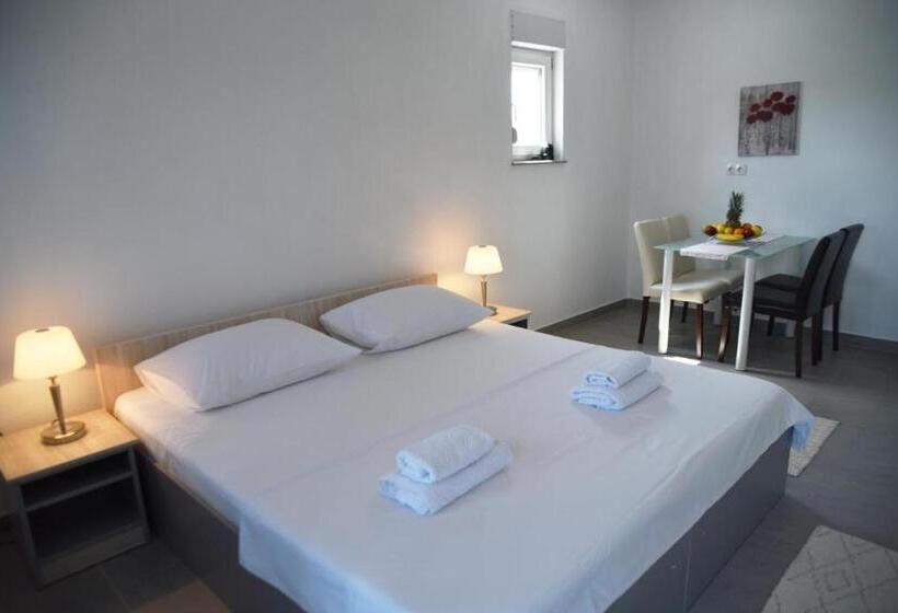 تختخواب و صبحانه Villa Aurora