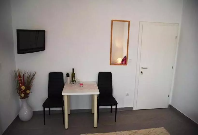 تختخواب و صبحانه Villa Aurora