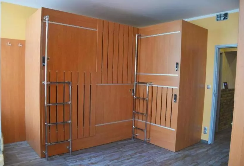 Do Step Inn Central   Self Service Hostel