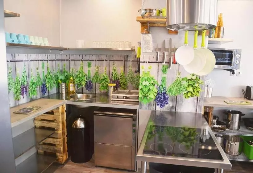 Do Step Inn Central   Self Service Hostel