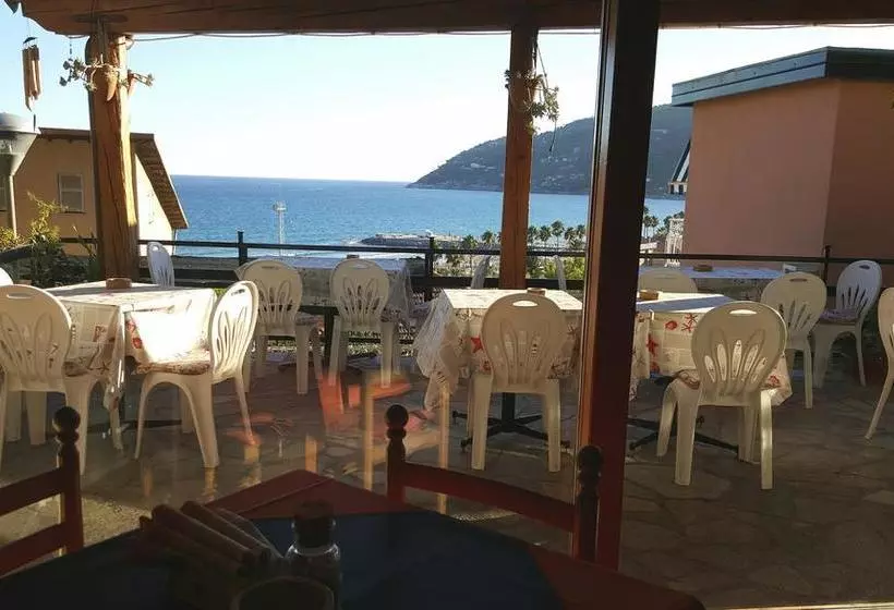 ホテル Albergo La Pineta