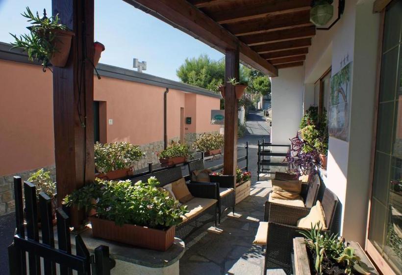 בית מלון כפרי Albergo La Pineta