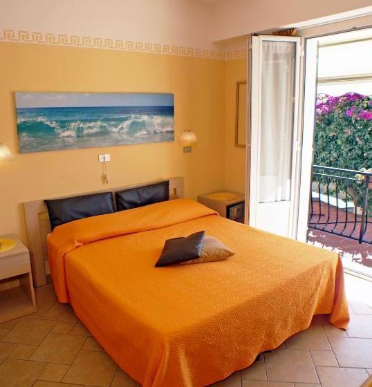 בית מלון כפרי Albergo La Pineta