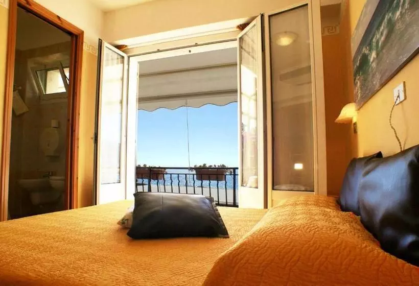 ホテル Albergo La Pineta