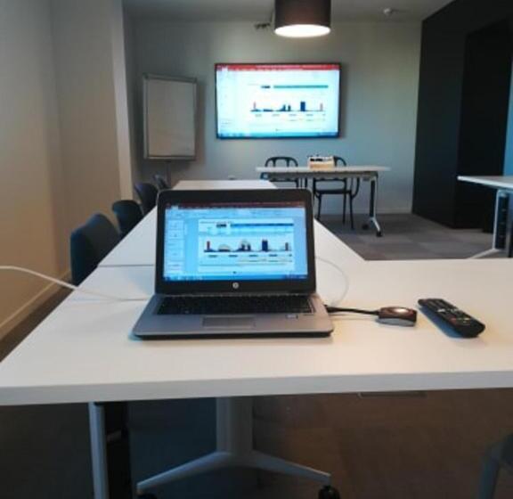 בית מלון כפרי Campanile Le Mans Centre  Gare