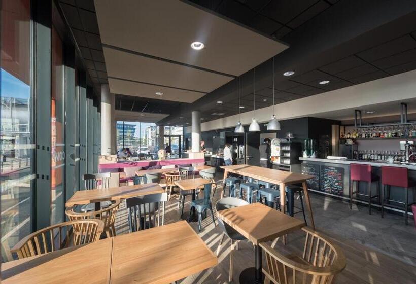 בית מלון כפרי Campanile Le Mans Centre  Gare