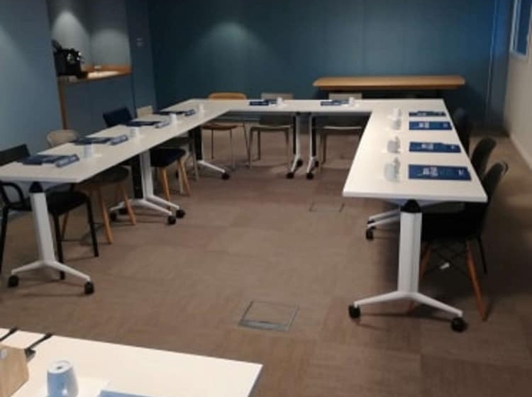 בית מלון כפרי Campanile Le Mans Centre  Gare