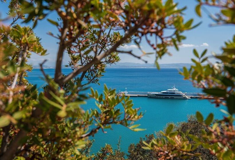 Отель Minos Boutique