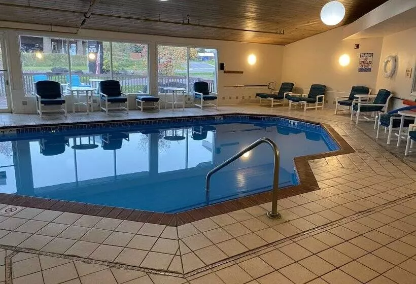 هتل Spruceglen Inn