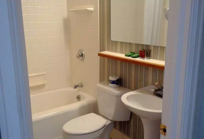 هتل Spruceglen Inn