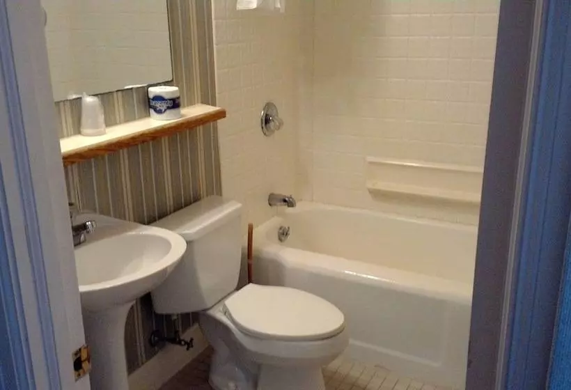 هتل Spruceglen Inn