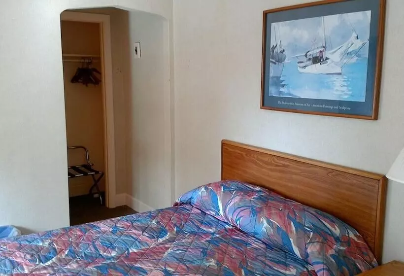 هتل Spruceglen Inn