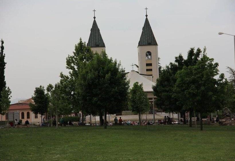 تختخواب و صبحانه Domus Damar