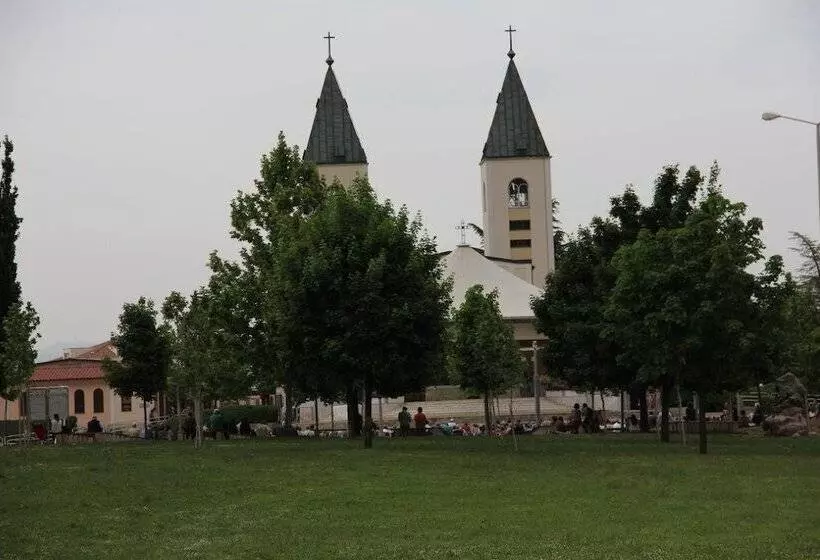 تختخواب و صبحانه Domus Damar