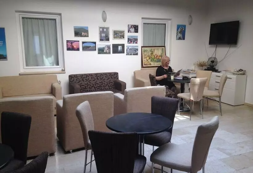 تختخواب و صبحانه Domus Damar