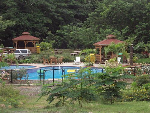 هتل Aguas Termales San Martín