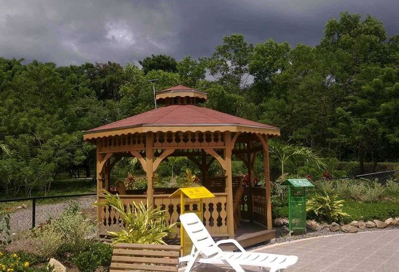 هتل Aguas Termales San Martín