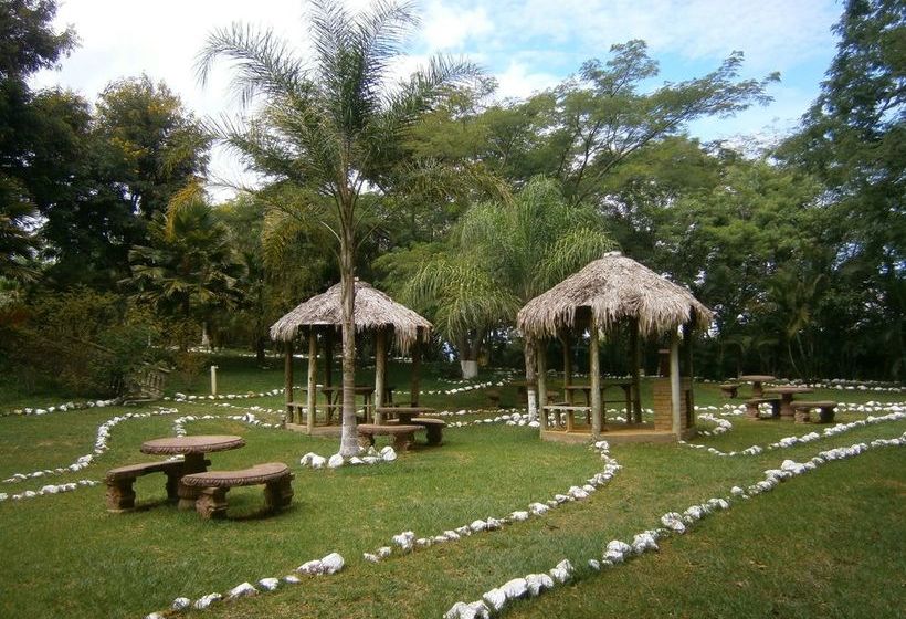 هتل Aguas Termales San Martín