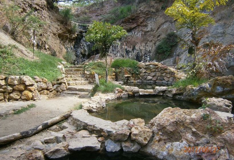 هتل Aguas Termales San Martín