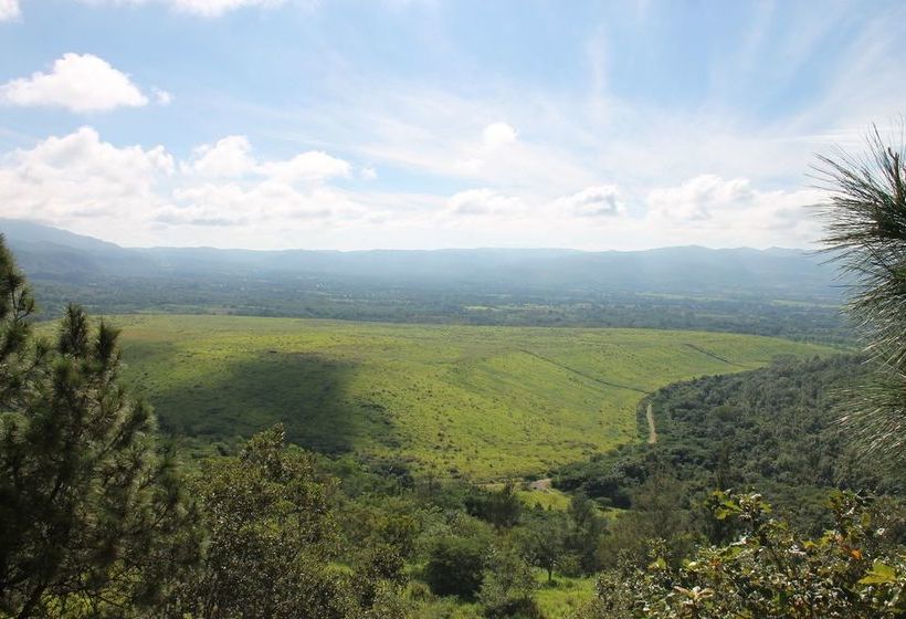 هتل Aguas Termales San Martín