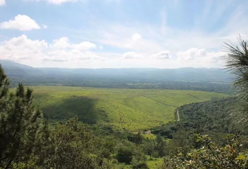 هتل Aguas Termales San Martín