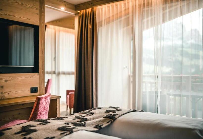 Отель Dolasilla Mountain Panoramic Wellness