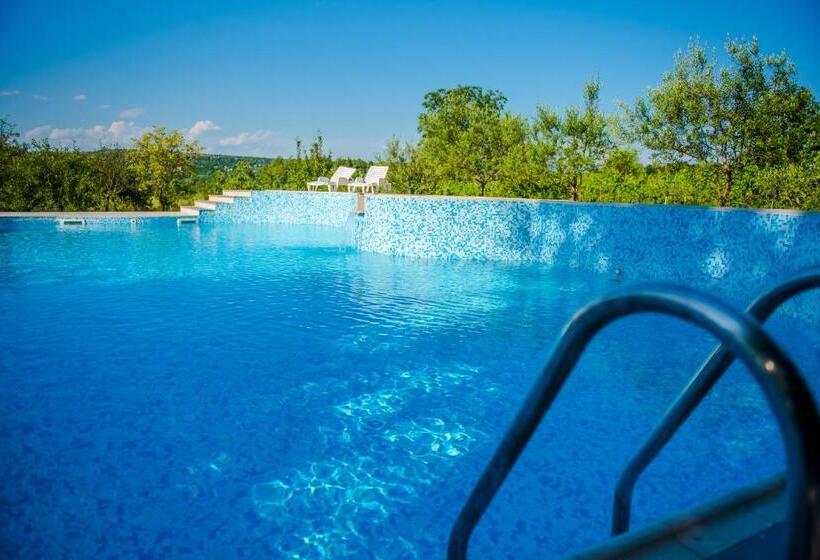 مُتل Villa Monako 2000