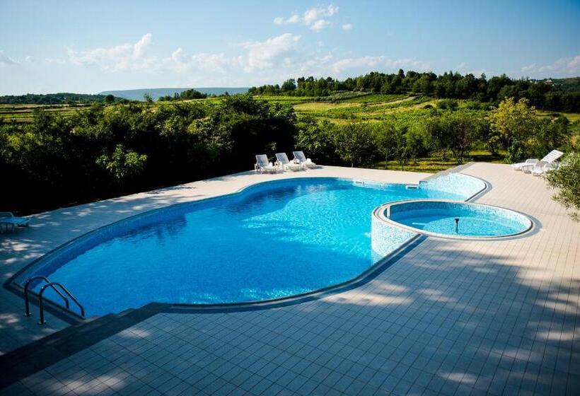 مُتل Villa Monako 2000