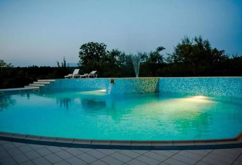 مُتل Villa Monako 2000