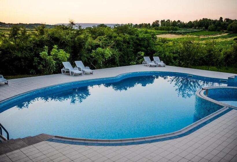 مُتل Villa Monako 2000