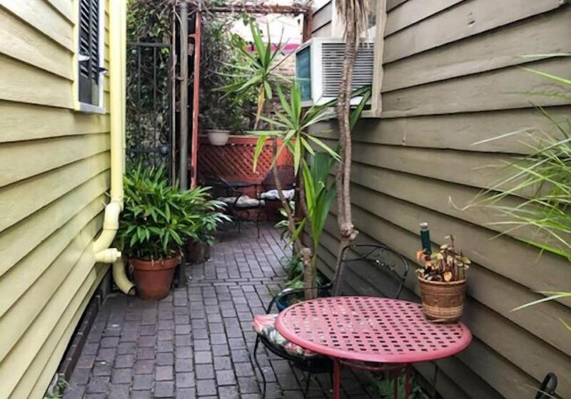 بنسيون Royal Barracks Guest House