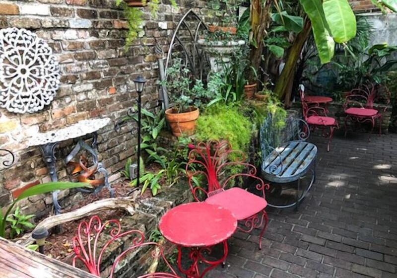 بنسيون Royal Barracks Guest House