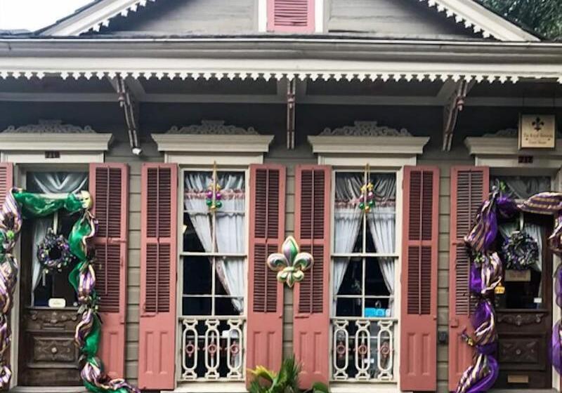 بنسيون Royal Barracks Guest House