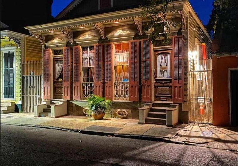 بنسيون Royal Barracks Guest House