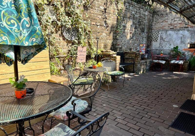 بنسيون Royal Barracks Guest House