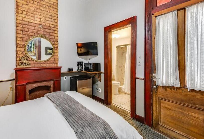 بنسيون Royal Barracks Guest House