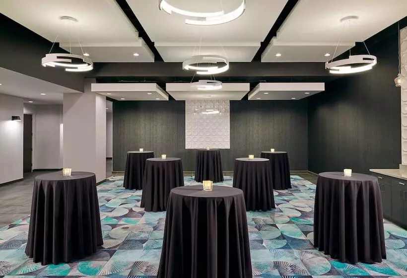 ホテル Aloft South Bend