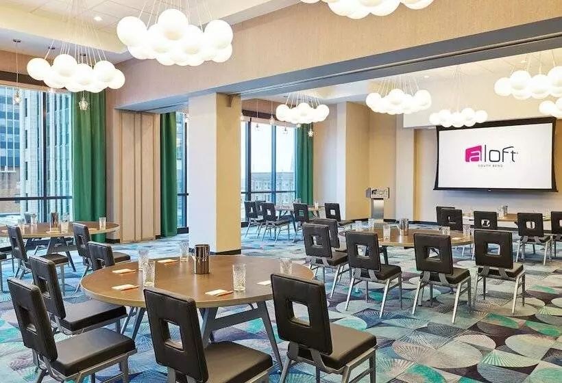 ホテル Aloft South Bend