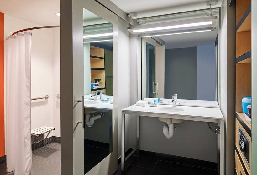 فندق Aloft South Bend